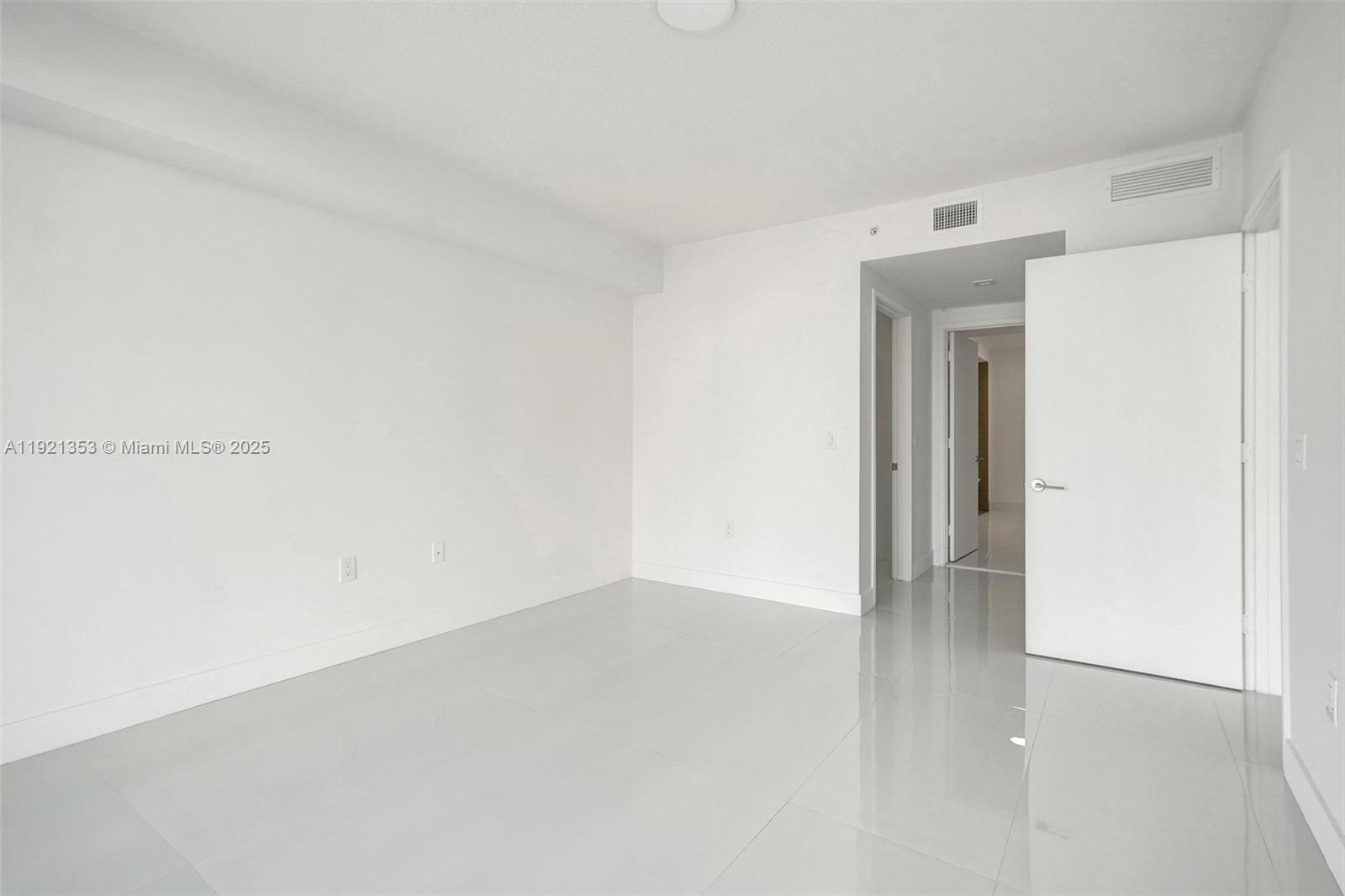 PARQUE TOWERS CONDO - Residential