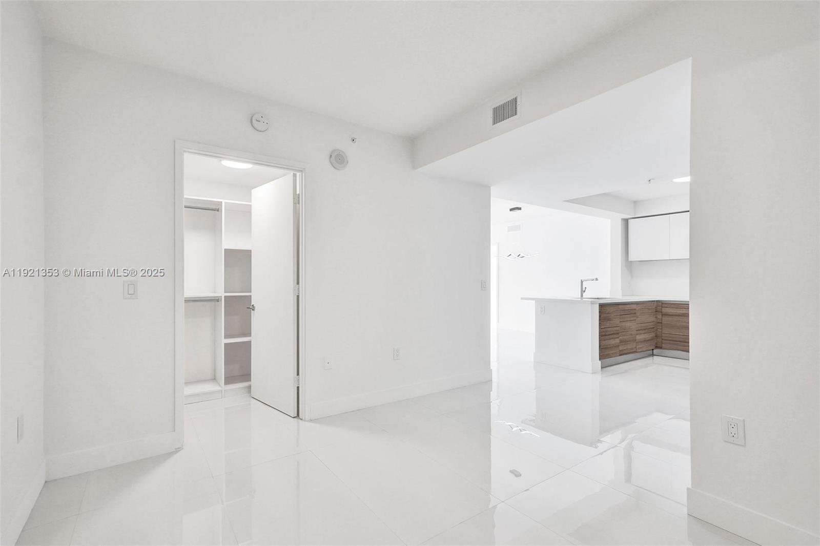 PARQUE TOWERS CONDO - Residential
