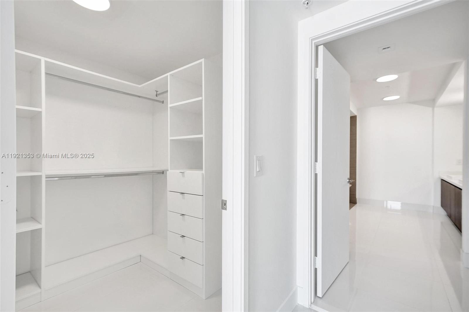 PARQUE TOWERS CONDO - Residential