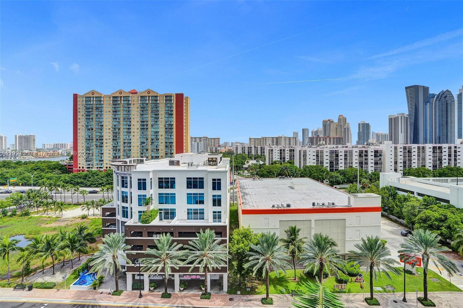 PARQUE TOWERS CONDO - Residential