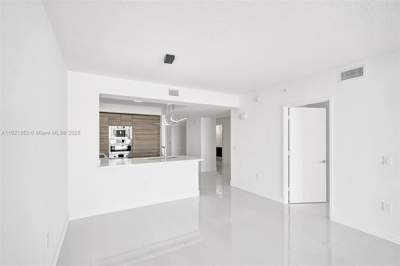 PARQUE TOWERS CONDO - Residential