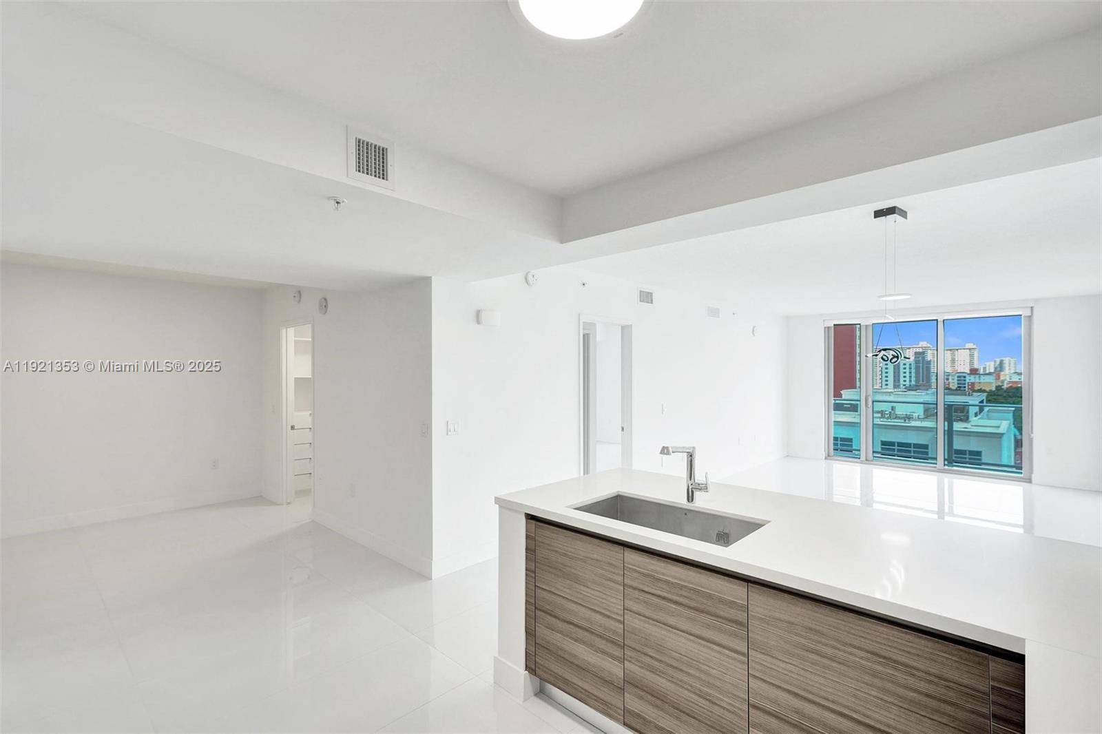 PARQUE TOWERS CONDO - Residential