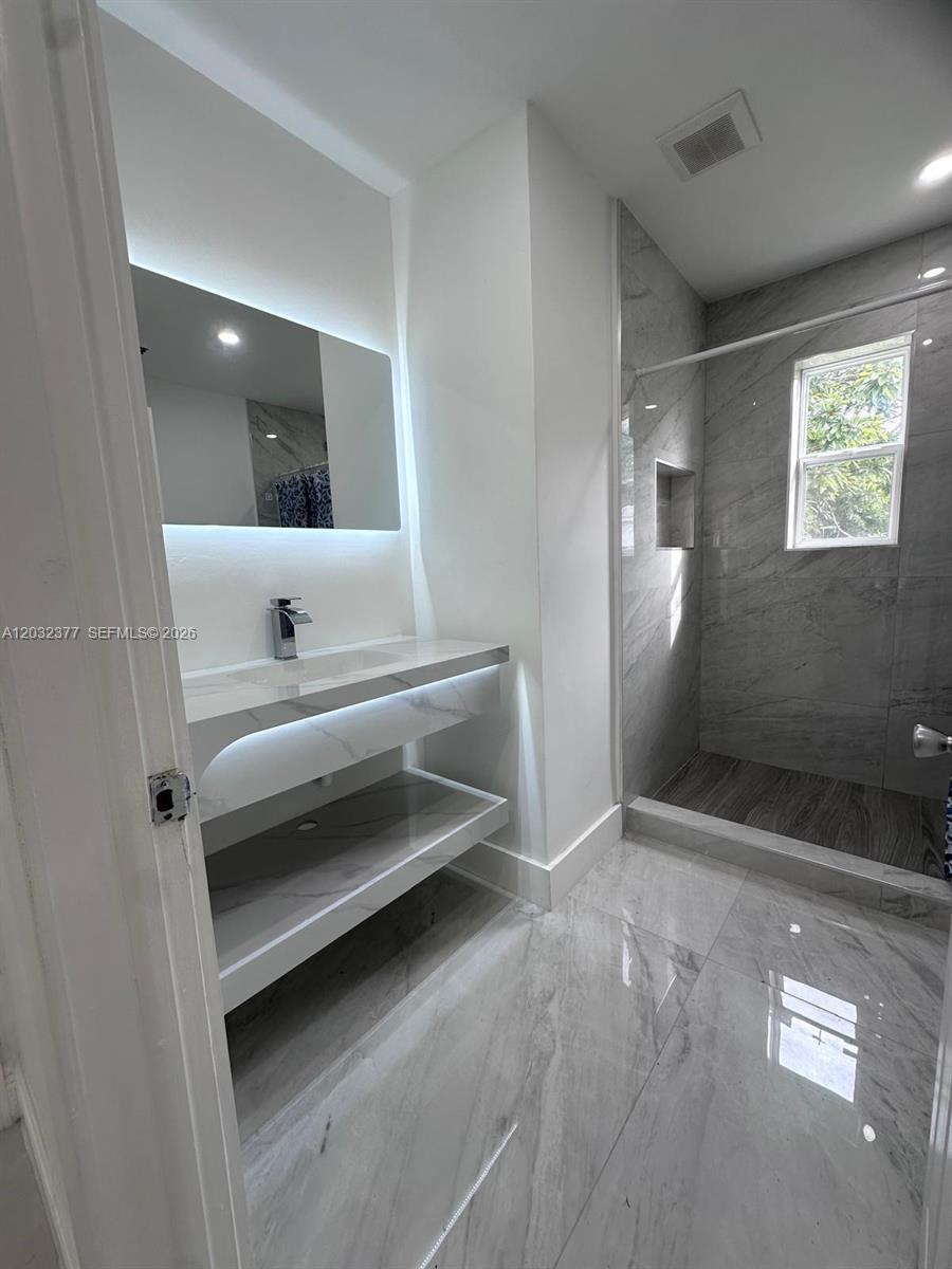 NOB HILL - Residential