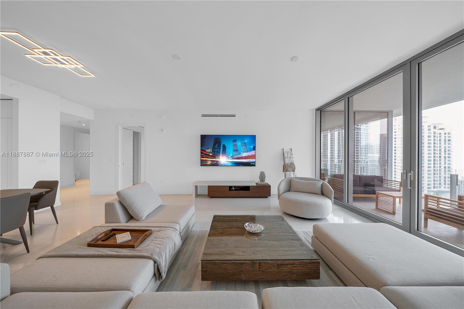 300 Biscayne Boulevard Way - Residential Lease