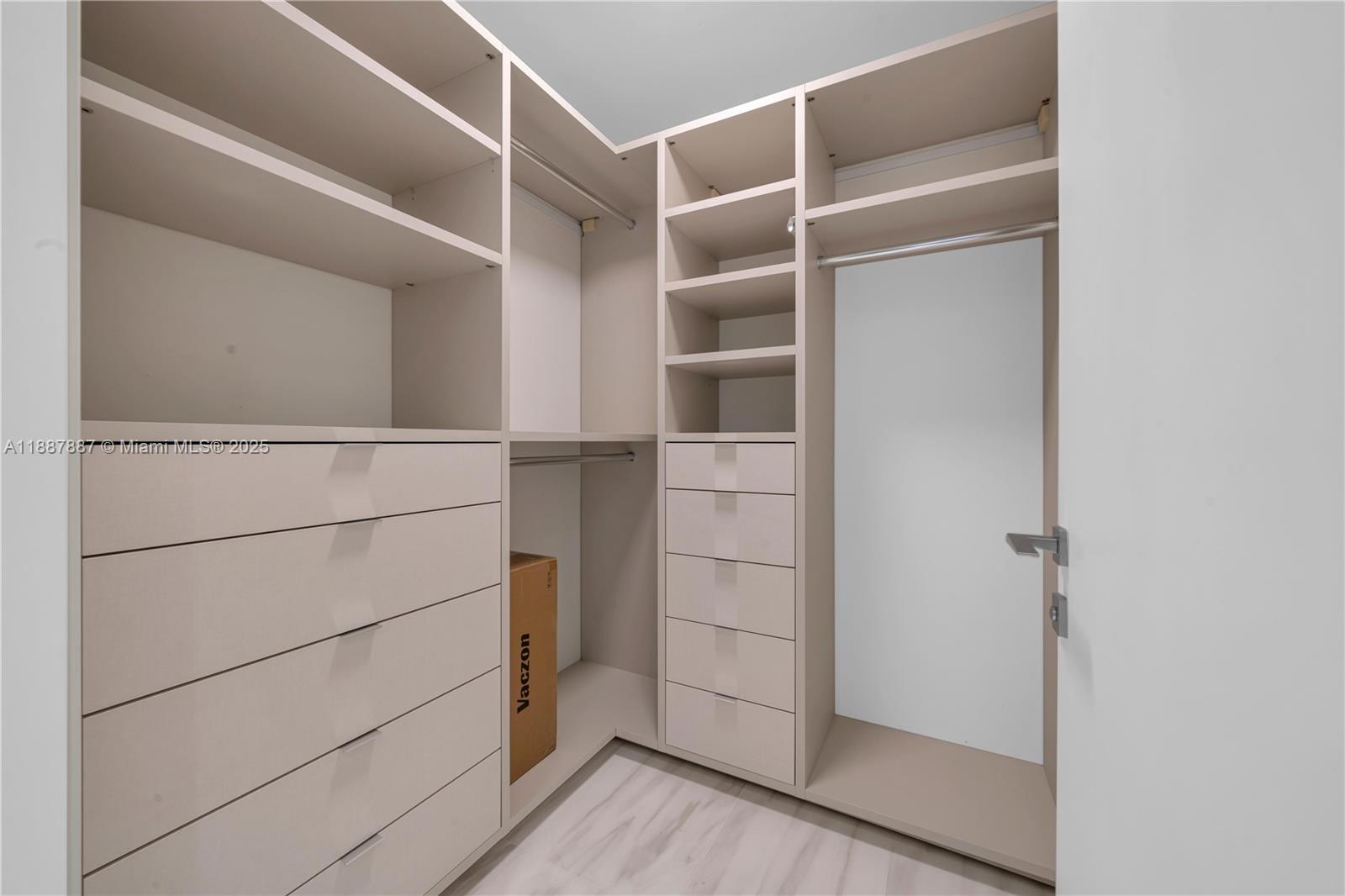 300 Biscayne Boulevard Way - Residential Lease