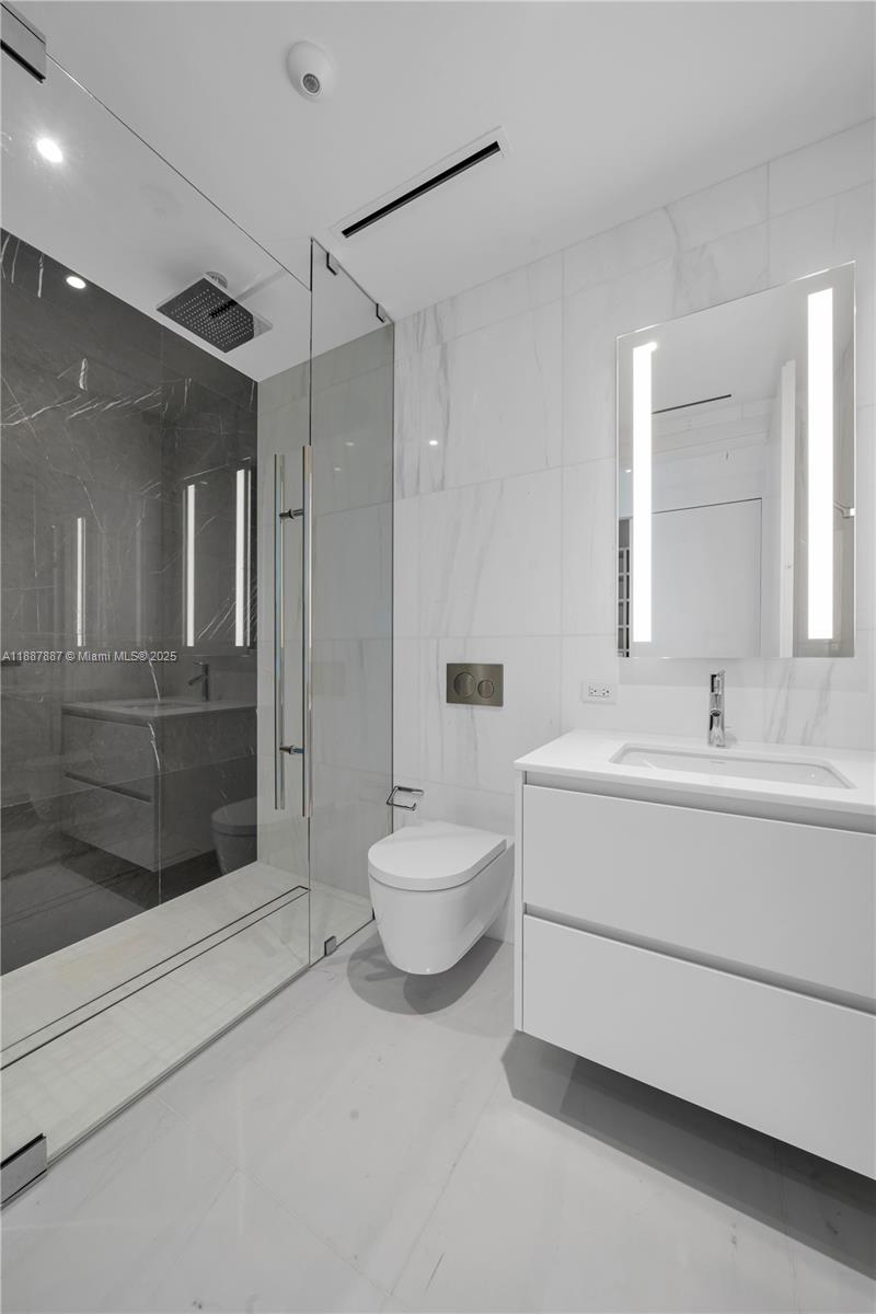 300 Biscayne Boulevard Way - Residential Lease