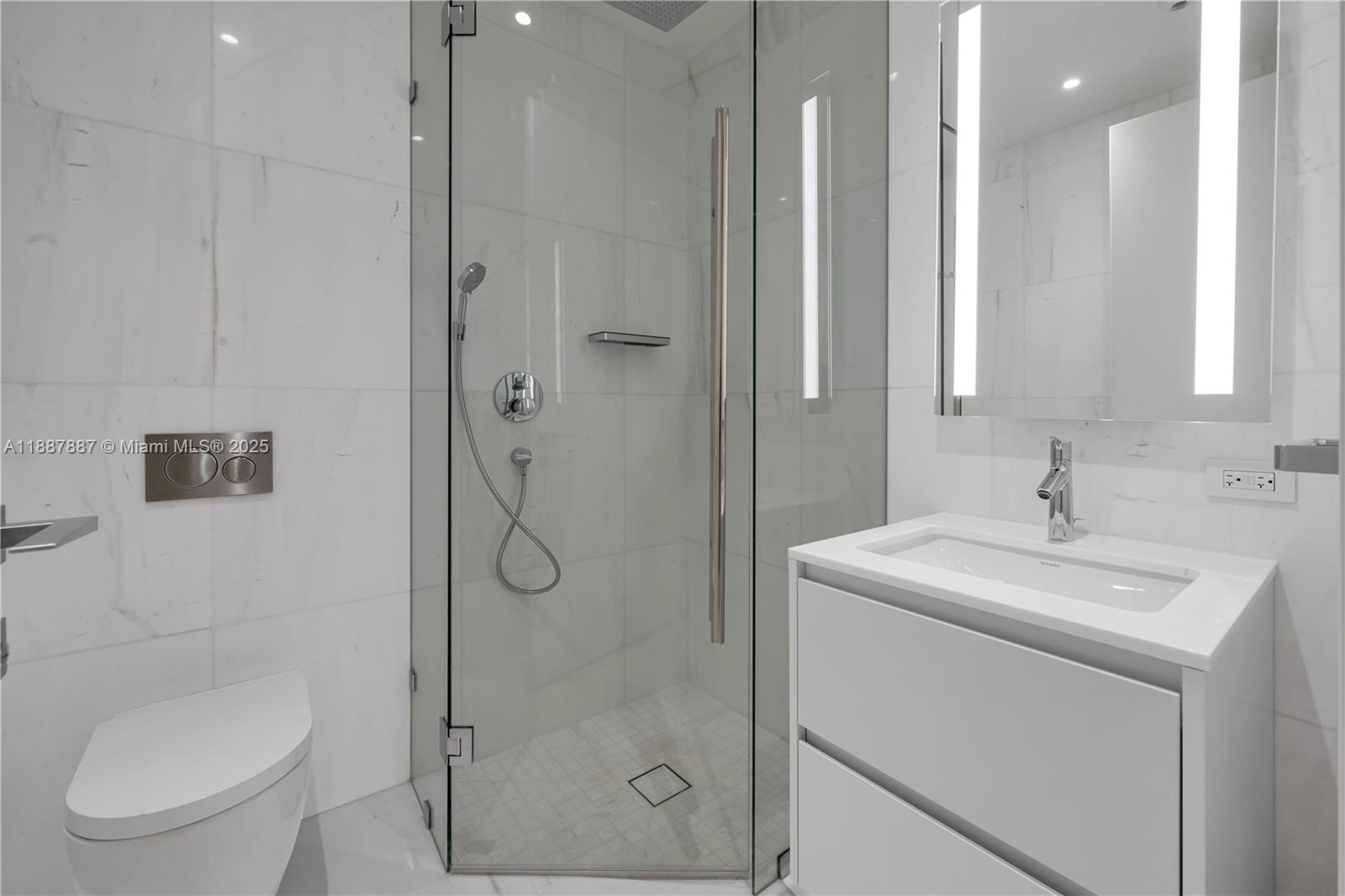 300 Biscayne Boulevard Way - Residential Lease