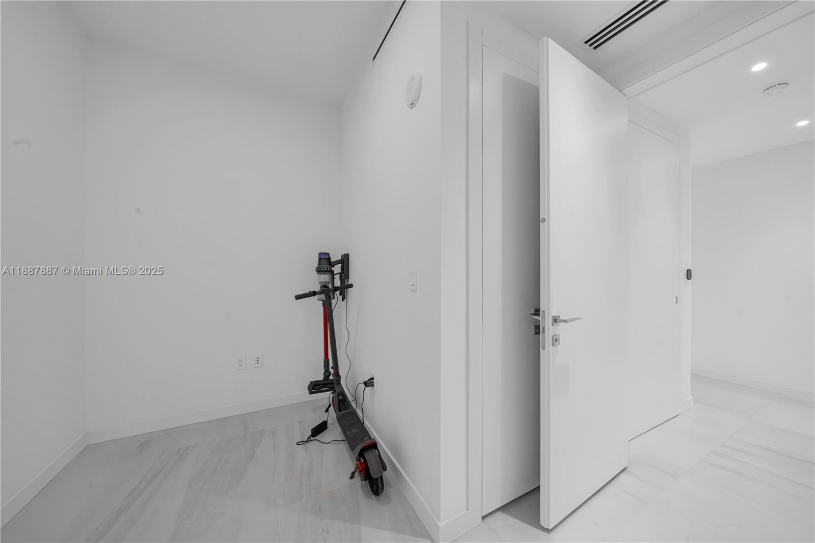 300 Biscayne Boulevard Way - Residential Lease