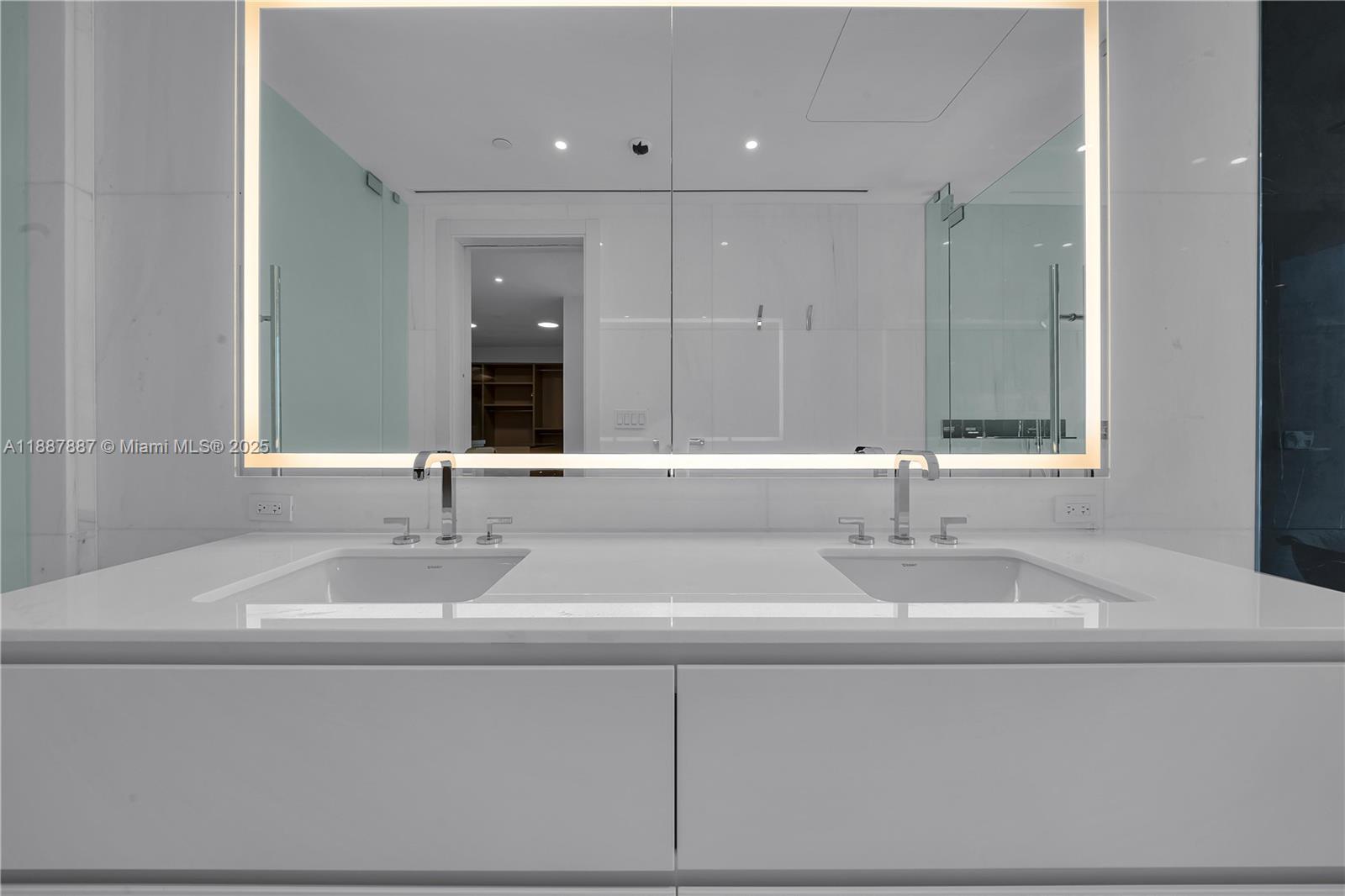 300 Biscayne Boulevard Way - Residential Lease