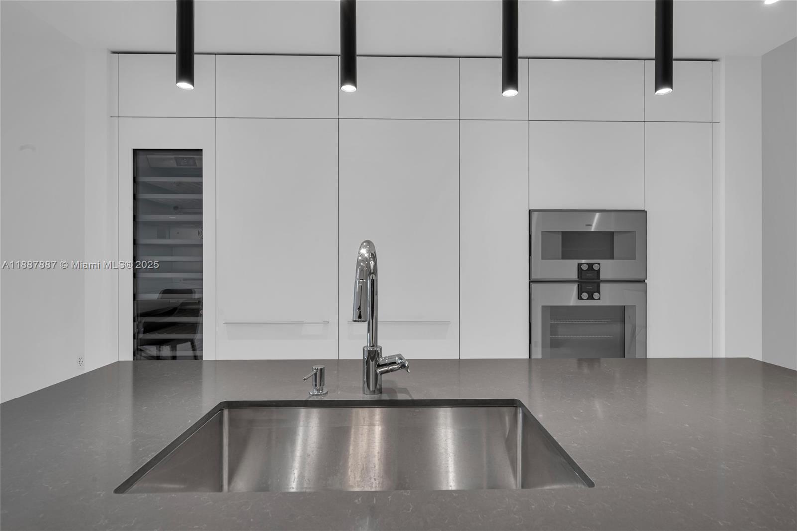 300 Biscayne Boulevard Way - Residential Lease