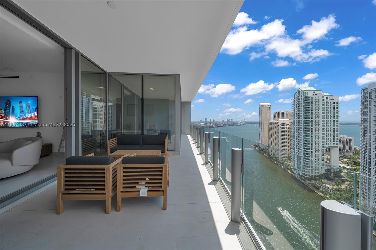 300 Biscayne Boulevard Way - Residential Lease
