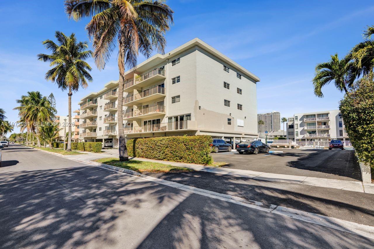 CARIBBEAN HOUSE CONDO - Residential