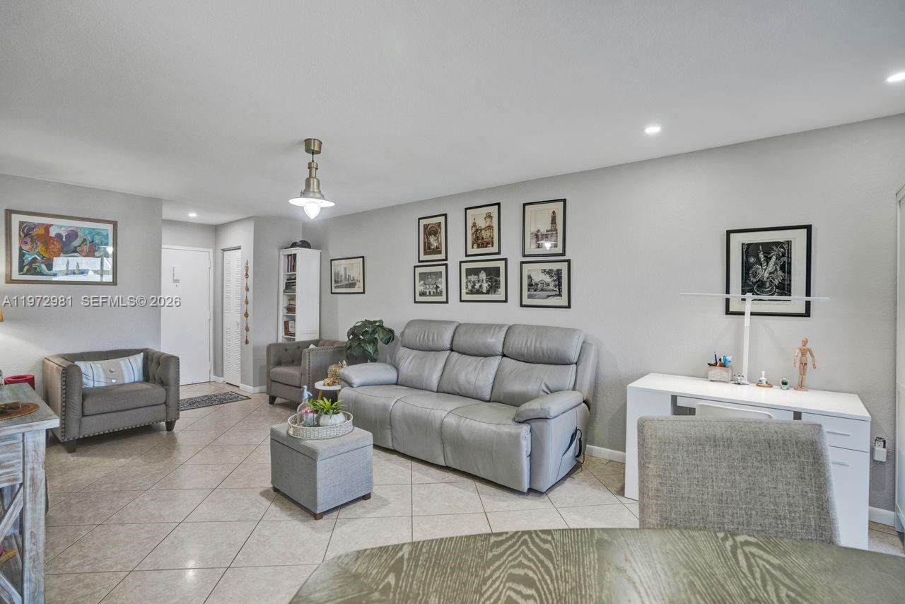 CARIBBEAN HOUSE CONDO - Residential