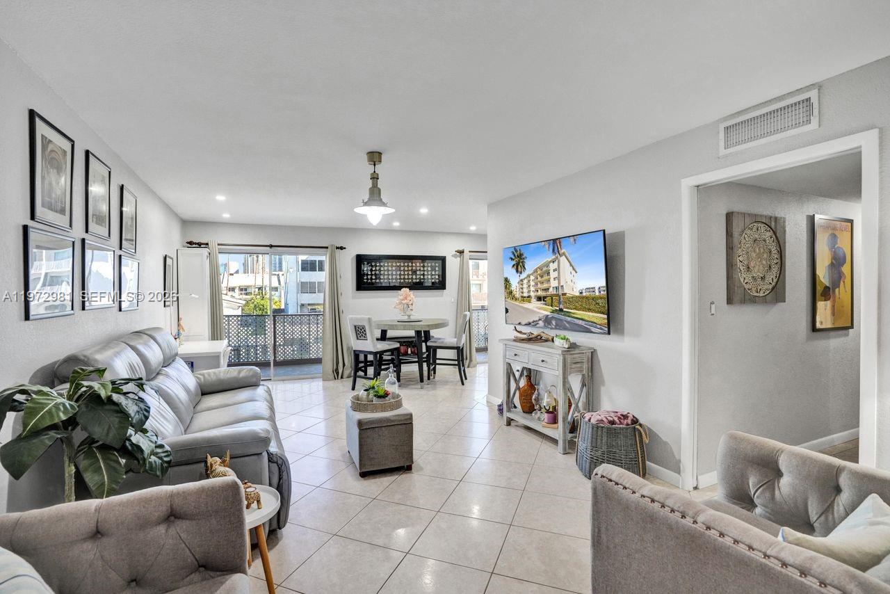 CARIBBEAN HOUSE CONDO - Residential