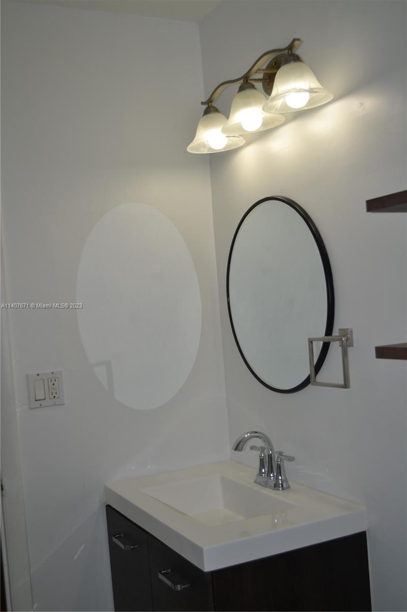 ROYALE GREEN CONDO 11 - Residential Lease