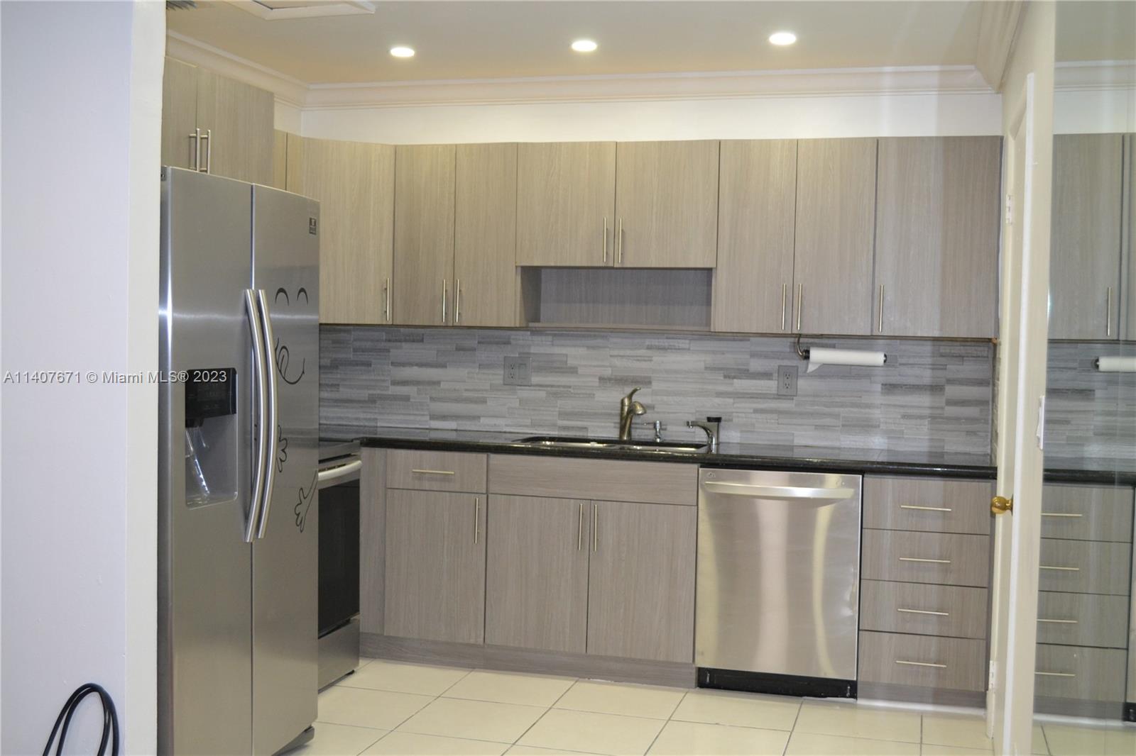 ROYALE GREEN CONDO 11 - Residential Lease