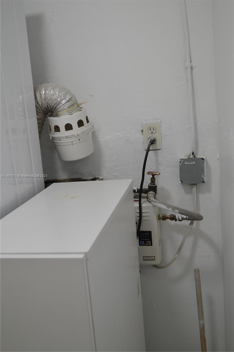 ROYALE GREEN CONDO 11 - Residential Lease