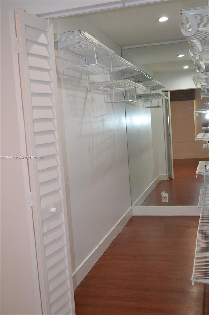 ROYALE GREEN CONDO 11 - Residential Lease