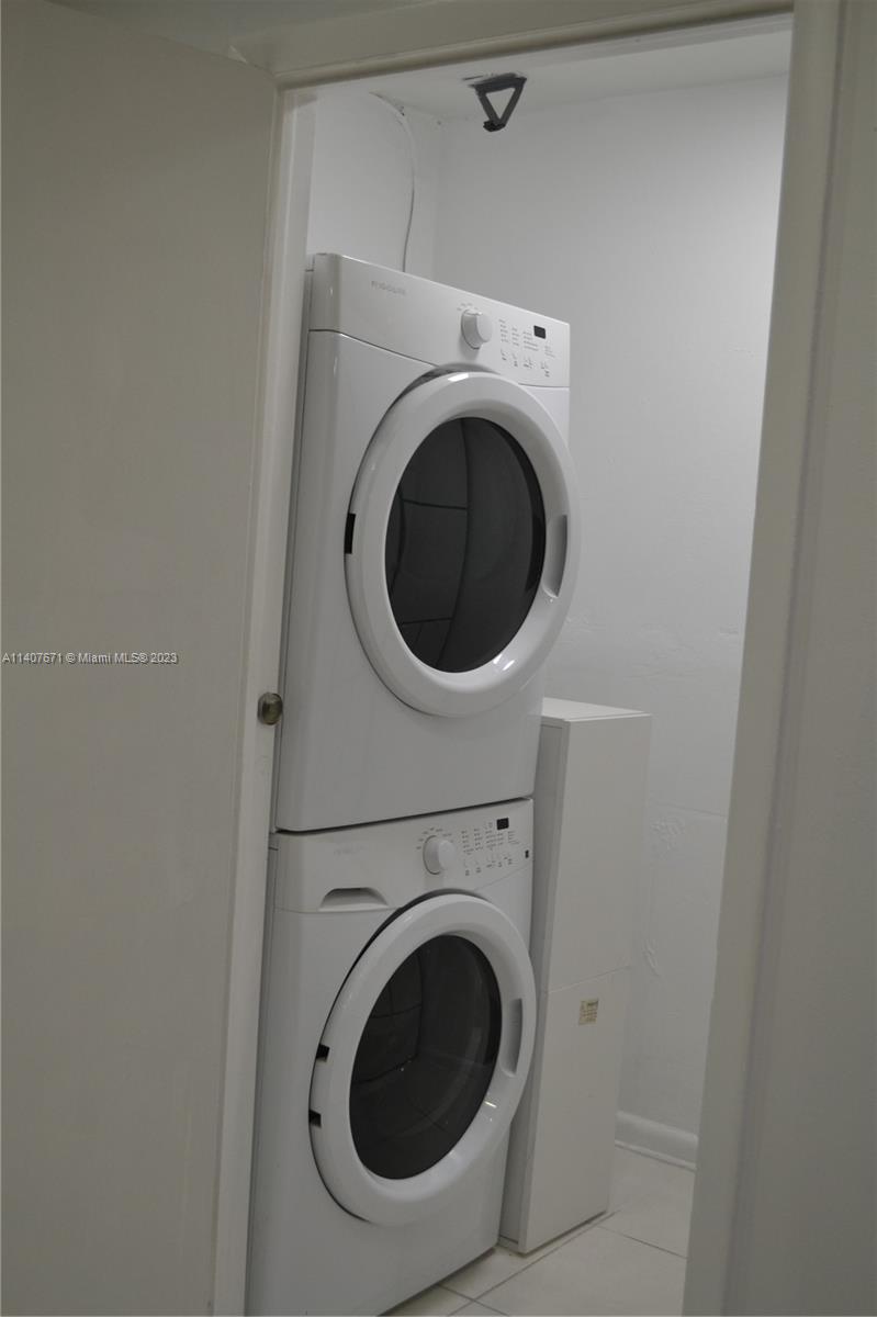 ROYALE GREEN CONDO 11 - Residential Lease