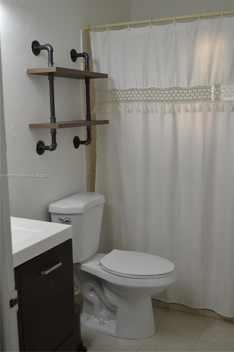 ROYALE GREEN CONDO 11 - Residential Lease