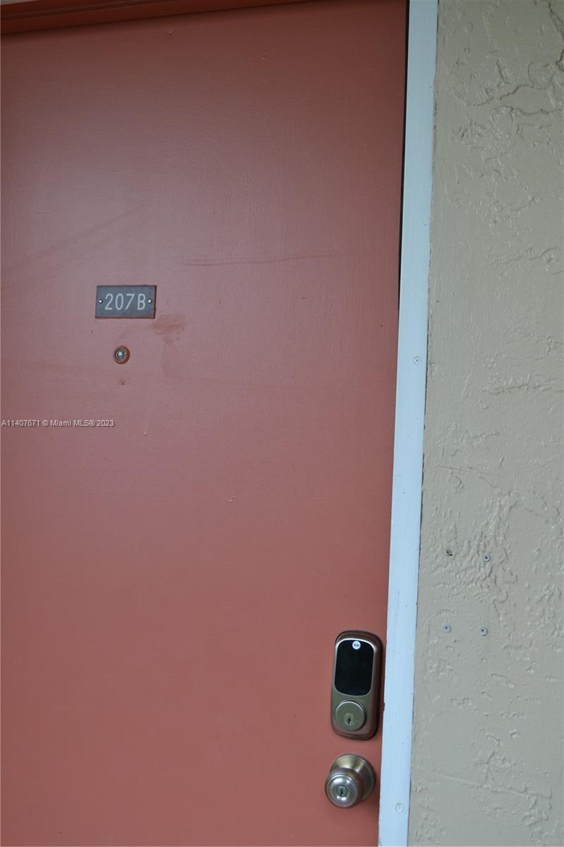 ROYALE GREEN CONDO 11 - Residential Lease