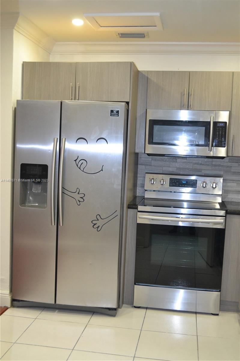 ROYALE GREEN CONDO 11 - Residential Lease