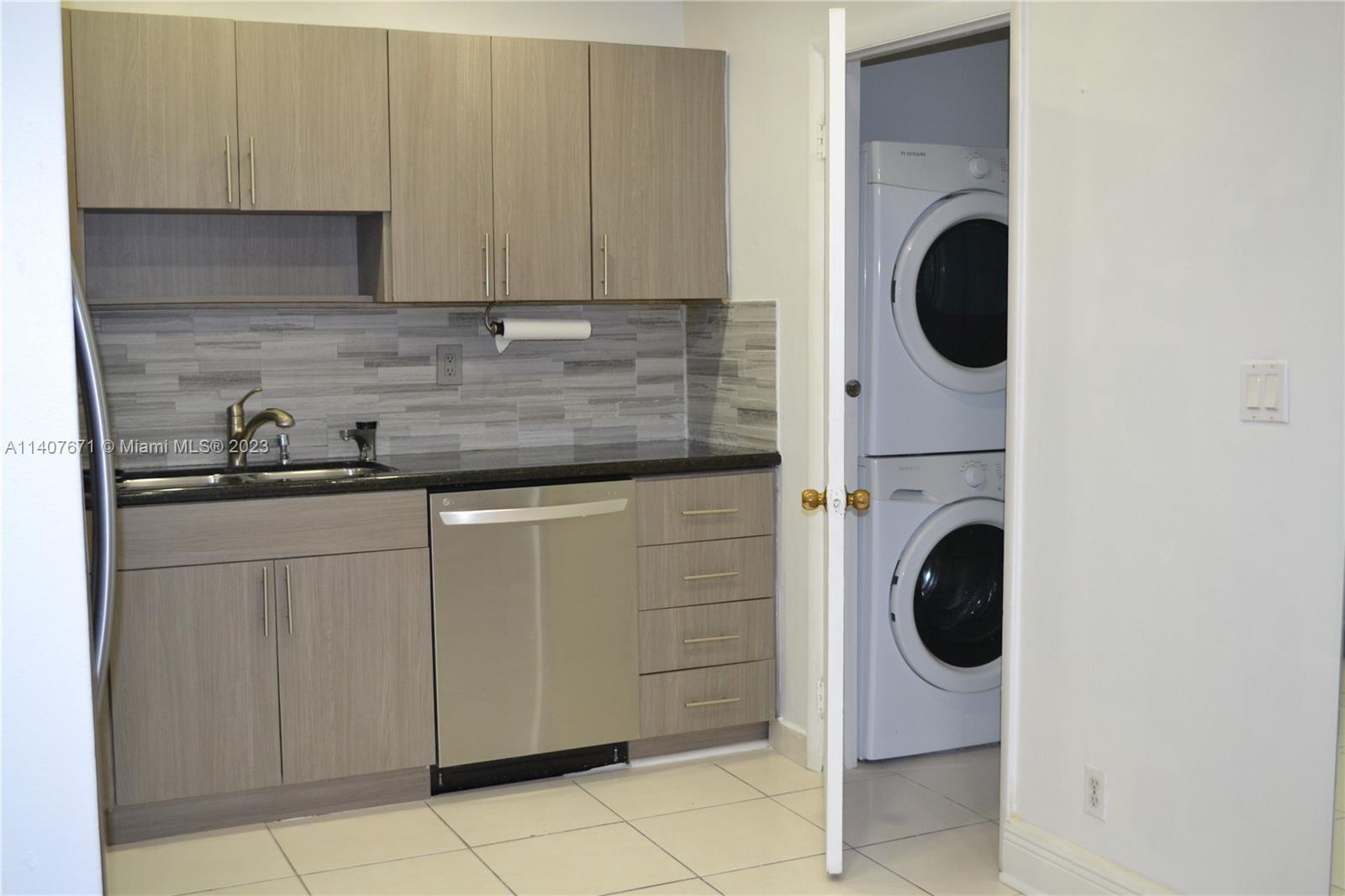 ROYALE GREEN CONDO 11 - Residential Lease