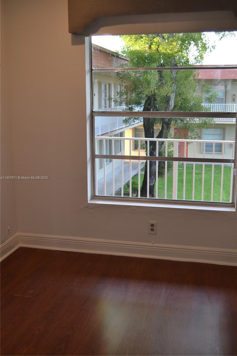 ROYALE GREEN CONDO 11 - Residential Lease