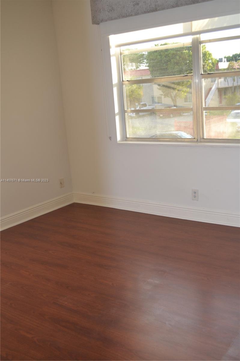 ROYALE GREEN CONDO 11 - Residential Lease