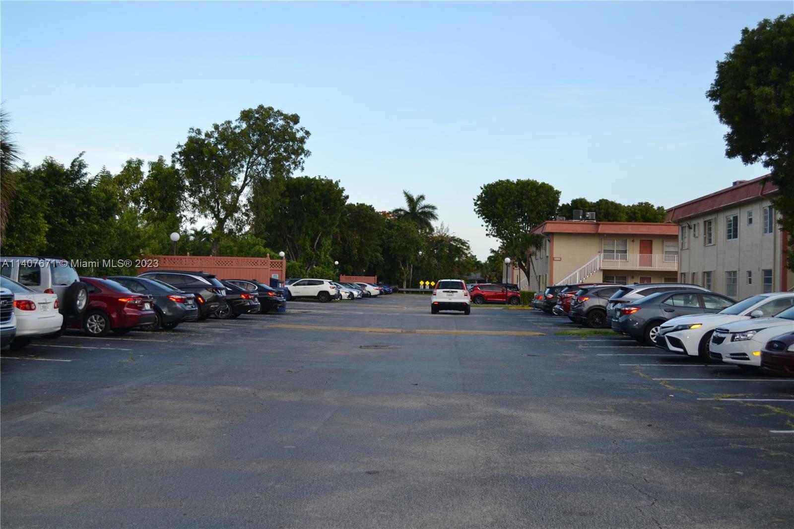 ROYALE GREEN CONDO 11 - Residential Lease