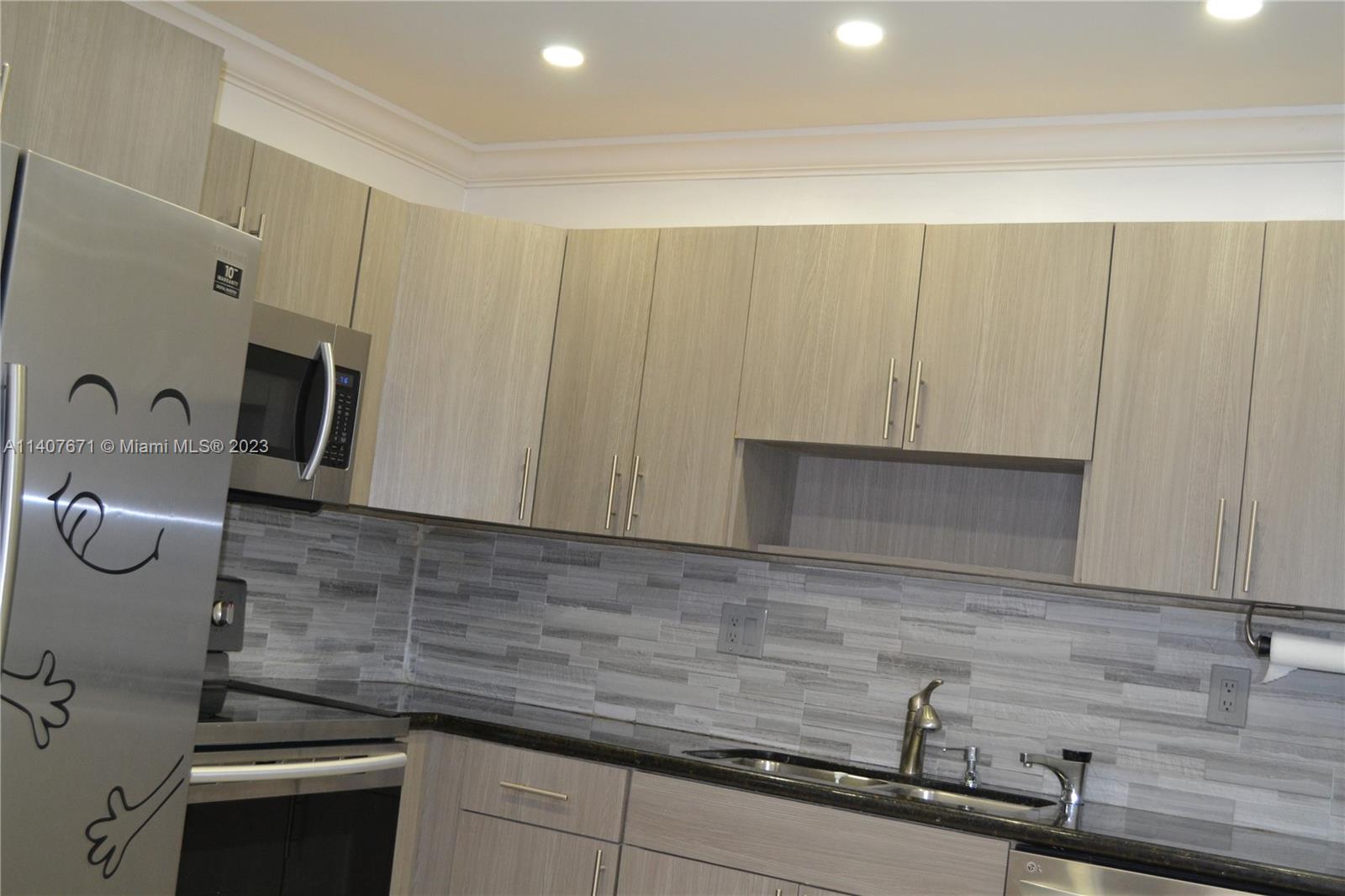 ROYALE GREEN CONDO 11 - Residential Lease
