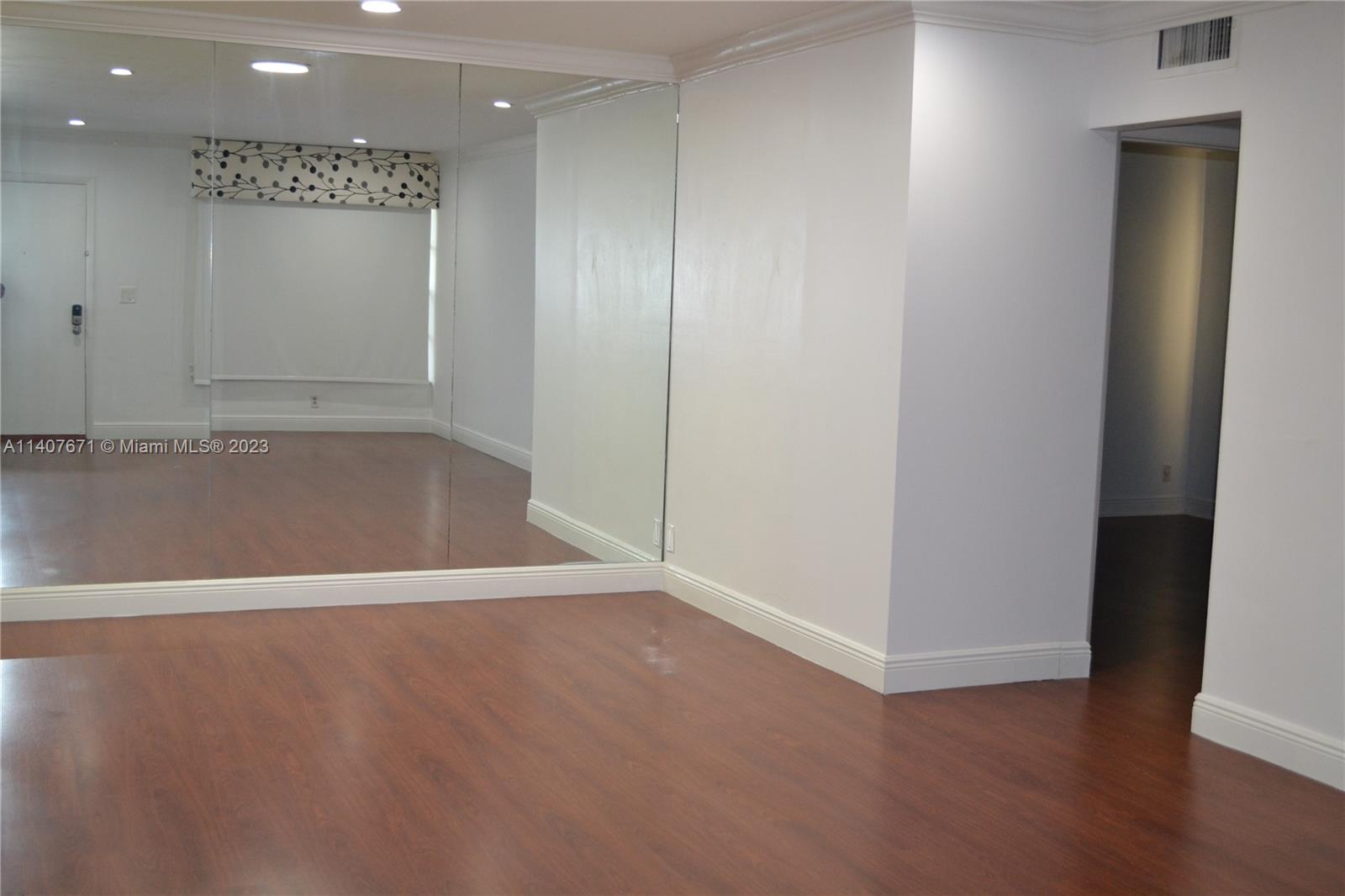ROYALE GREEN CONDO 11 - Residential Lease