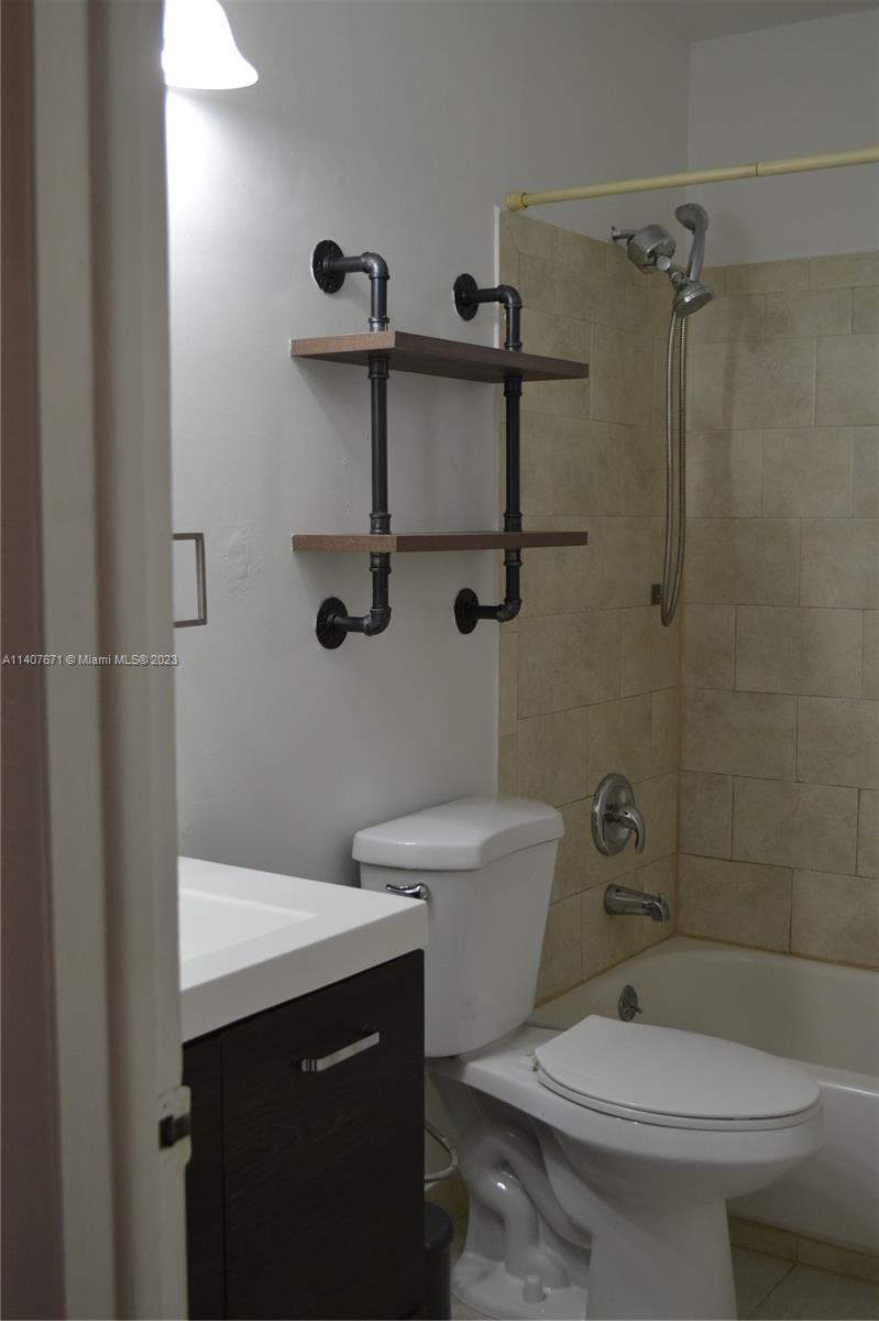 ROYALE GREEN CONDO 11 - Residential Lease