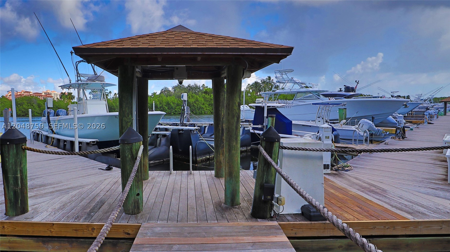 ROYAL HARBOUR YACHT CLUB - Residential