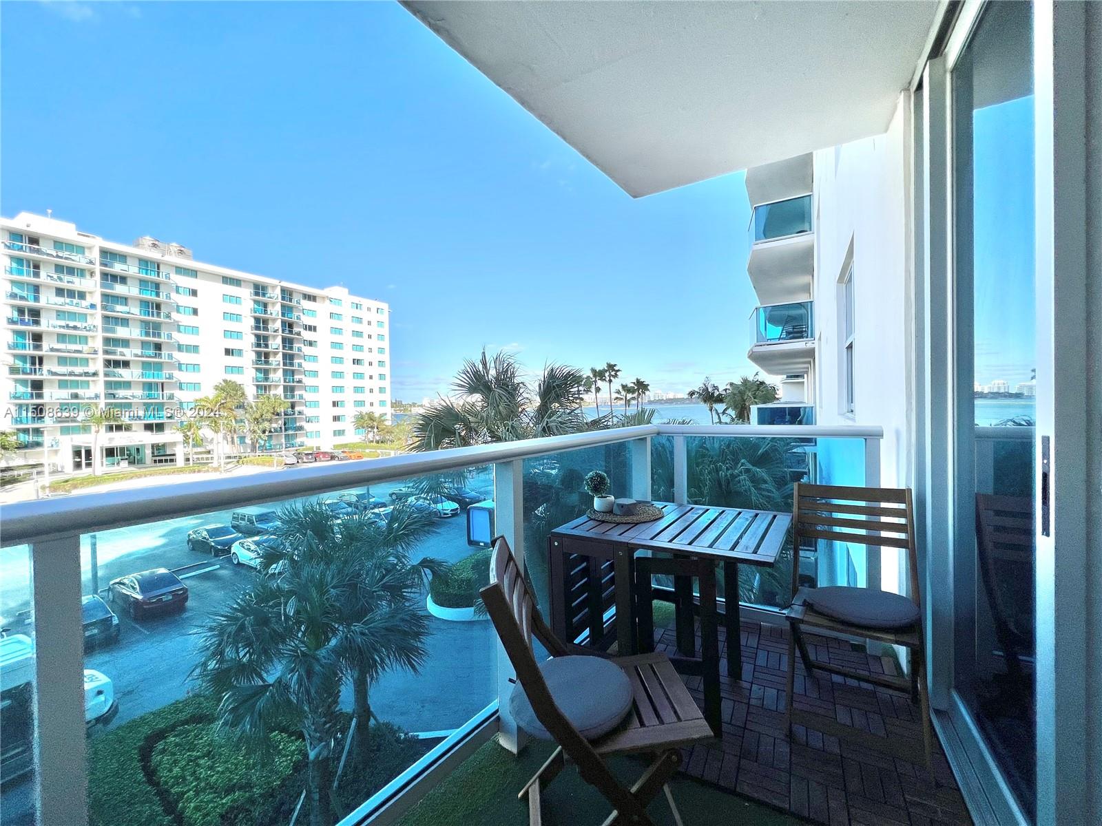 Tastefully remodeled 1/1 with all custom Italkraft cabinetry. Phenomenal views sitting right on Biscayne Bay complete with 3 pools total, bbq area, gym and more. Walking distance to restaurants, shops and essentials.