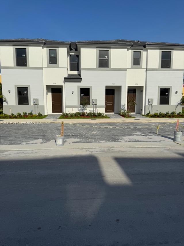 NEW CONSTRUCTION OF 45 VILLAS, 3 AND 4 BEDROOMS AVAILABLE, ALL TILED-ON 1ST FLOOR, LAMINATED FLOOR UPSTAIRS, READY TO CLOSE, FHA APPROVED, SELLER WILL PAY FOR ALL CLOSING COSTS WITH THE PREFERRED LENDER. EASY TO SHOW.
4 BEDROOMS AND 3.5 BATHROOMS, ONE BEDROOM AND FULL BATHROOM ON 1ST FLOOR.