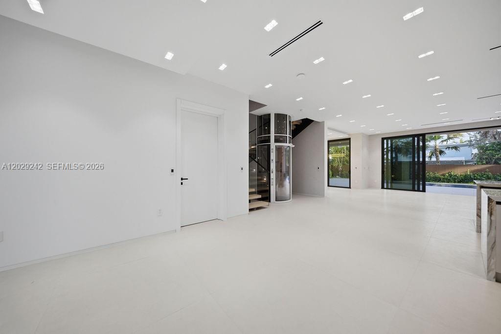 LAS OLAS BY THE SEA EXT - Residential