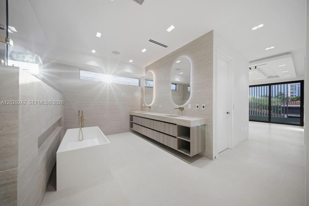 LAS OLAS BY THE SEA EXT - Residential