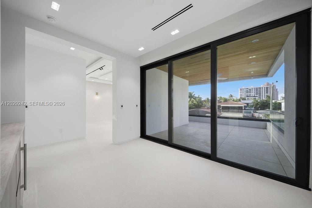 LAS OLAS BY THE SEA EXT - Residential
