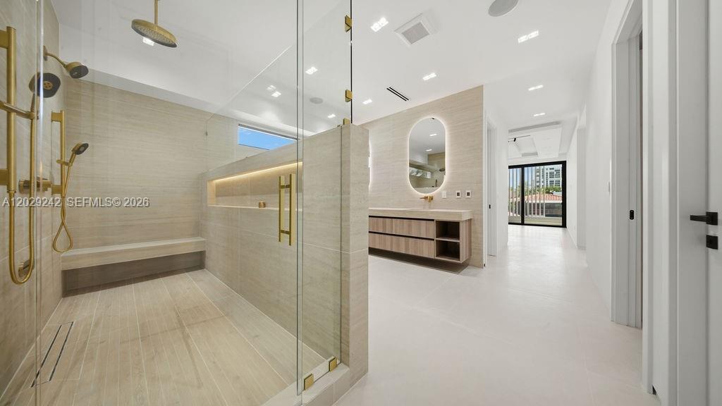 LAS OLAS BY THE SEA EXT - Residential