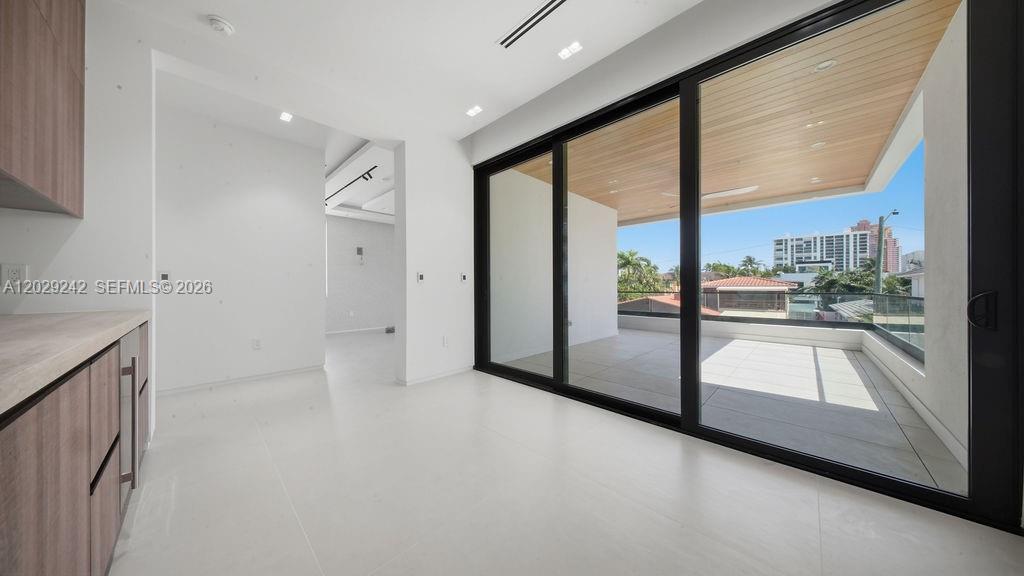 LAS OLAS BY THE SEA EXT - Residential