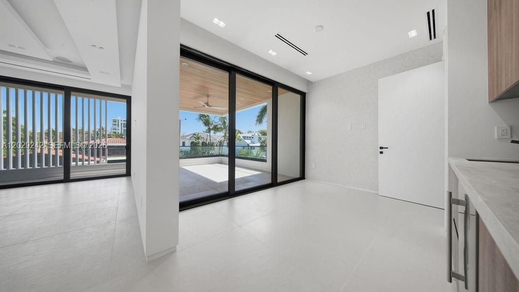 LAS OLAS BY THE SEA EXT - Residential