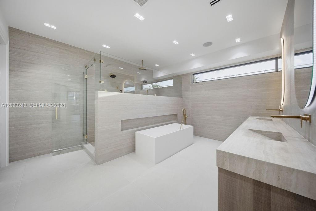 LAS OLAS BY THE SEA EXT - Residential