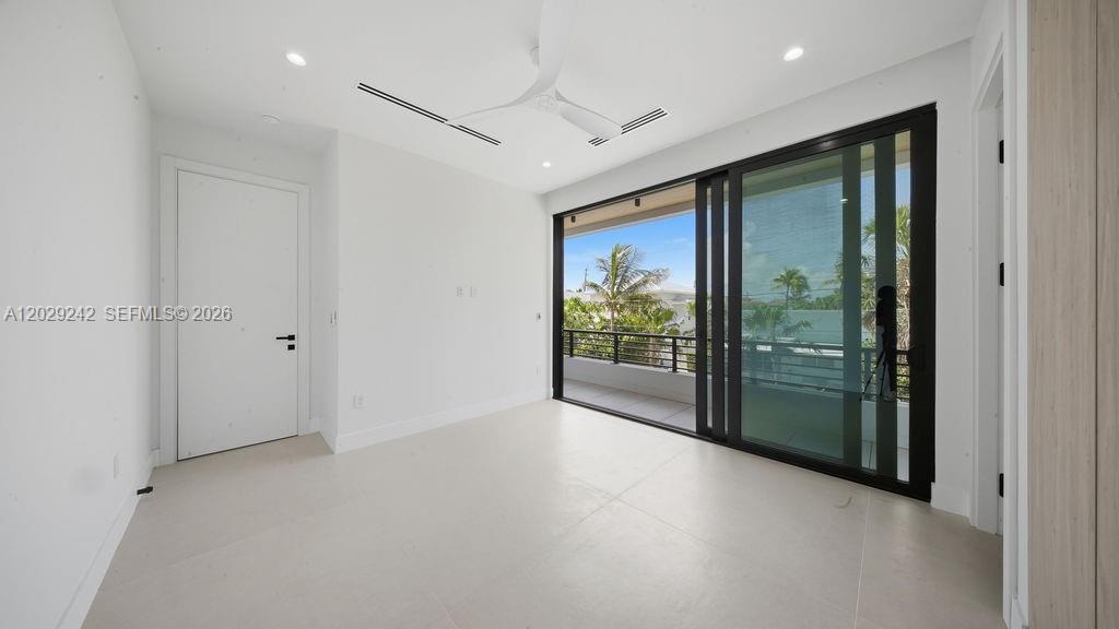 LAS OLAS BY THE SEA EXT - Residential