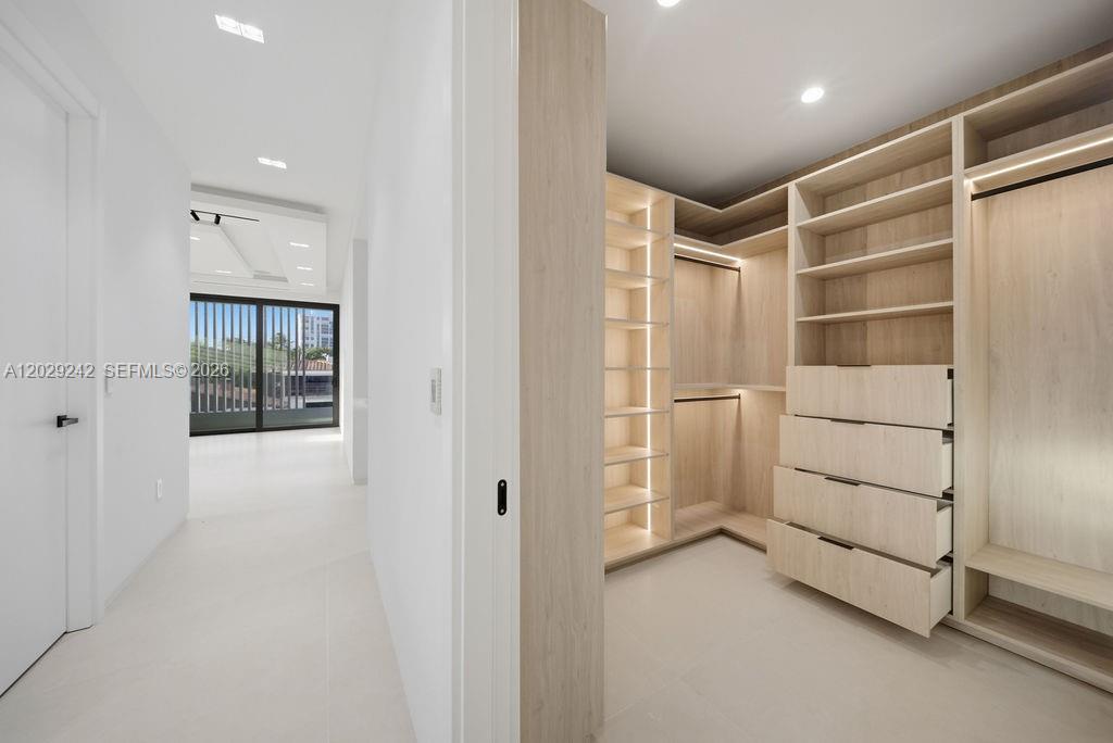 LAS OLAS BY THE SEA EXT - Residential