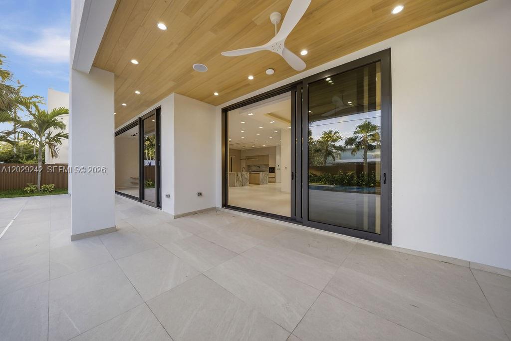 LAS OLAS BY THE SEA EXT - Residential