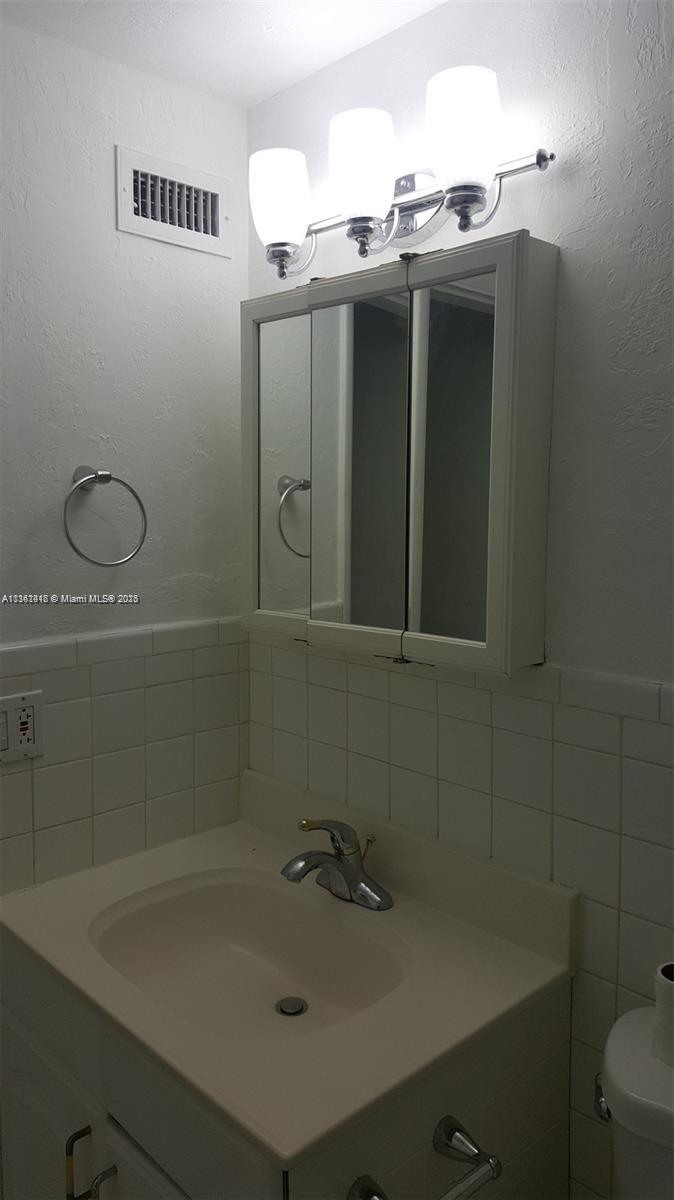 FOUNTAINVIEW CONDO NO 5 - Residential Lease