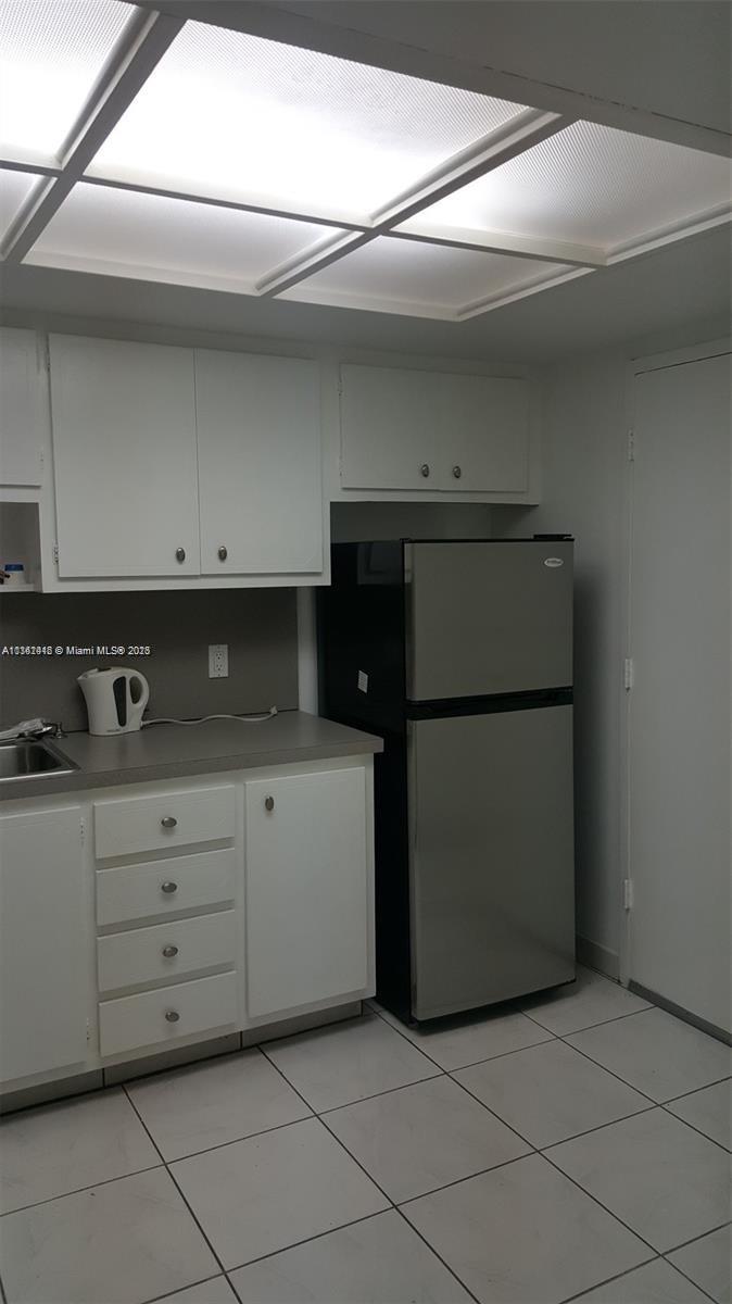 FOUNTAINVIEW CONDO NO 5 - Residential Lease