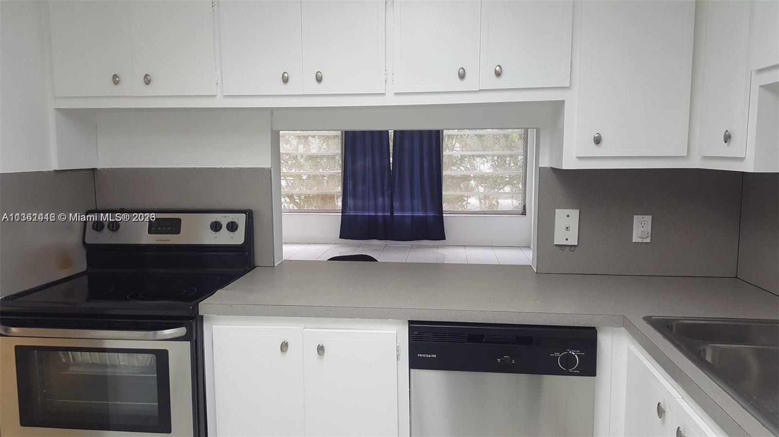 FOUNTAINVIEW CONDO NO 5 - Residential Lease