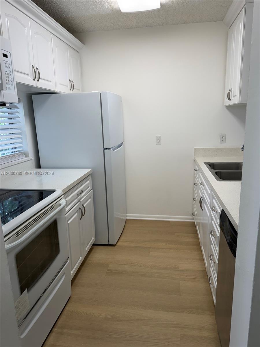 LAKESHORE AT UNIVERSITY P - Residential